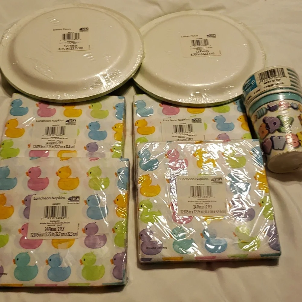 Nwt baby shower plates and napkins